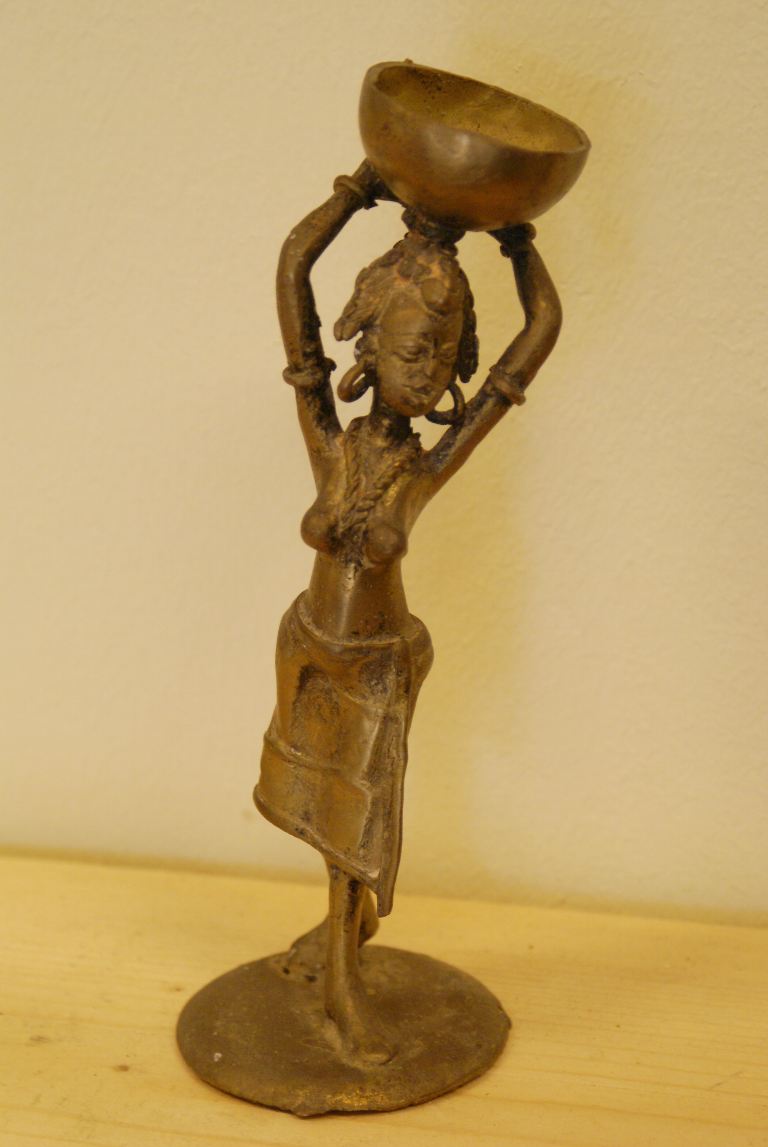 Bronzen beeld Afrikaanse vrouw